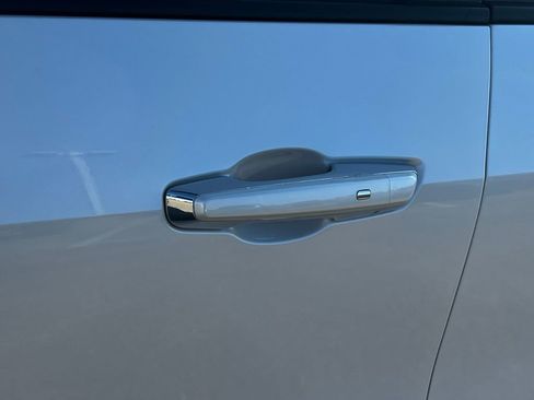 Used 2025 Chevrolet Traverse High Country image 49