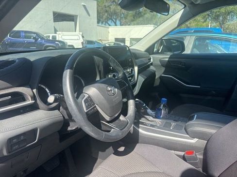 Certified 2025 Toyota Highlander LE image 2