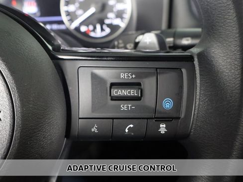 Used 2023 Nissan Rogue SV image 3