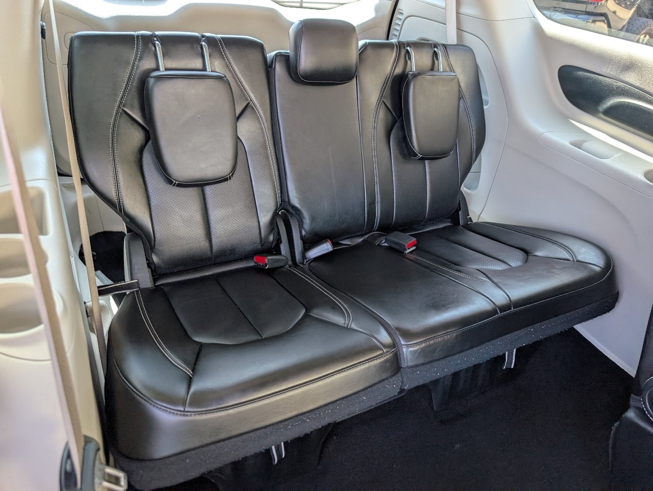 Used 2024 Chrysler Pacifica Touring-L FWD image 6