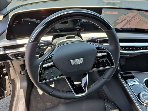 New 2026 Cadillac Lyriq Luxury AWD/4WD image 16