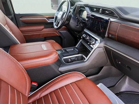 Used 2025 GMC Sierra 3500 Denali Ultimate image 32