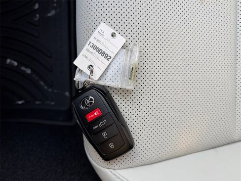 Used 2024 Toyota Prius Limited w/ Limited Premium Package image 33