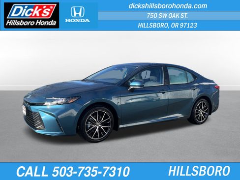 Used 2025 Toyota Camry LE w/ Convenience Package image 1