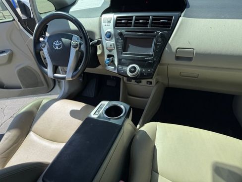 Used 2014 Toyota Prius V Five image 26