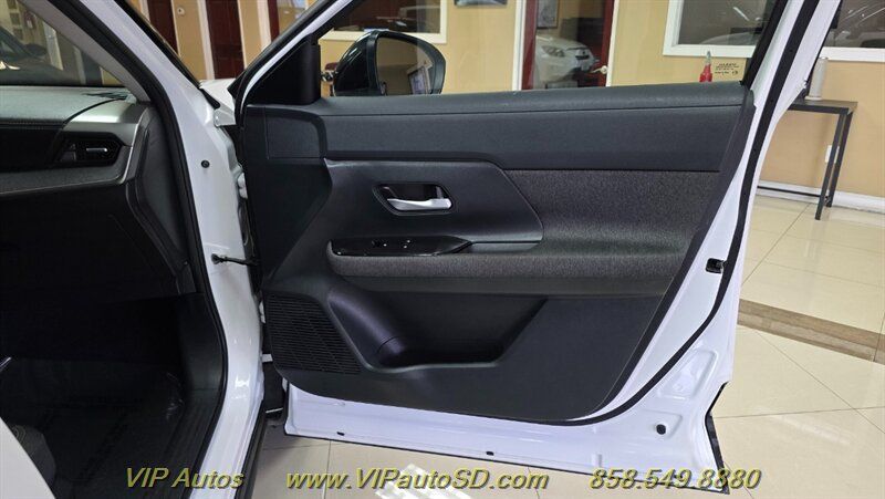Used 2025 Nissan Kicks SV FWD image 12