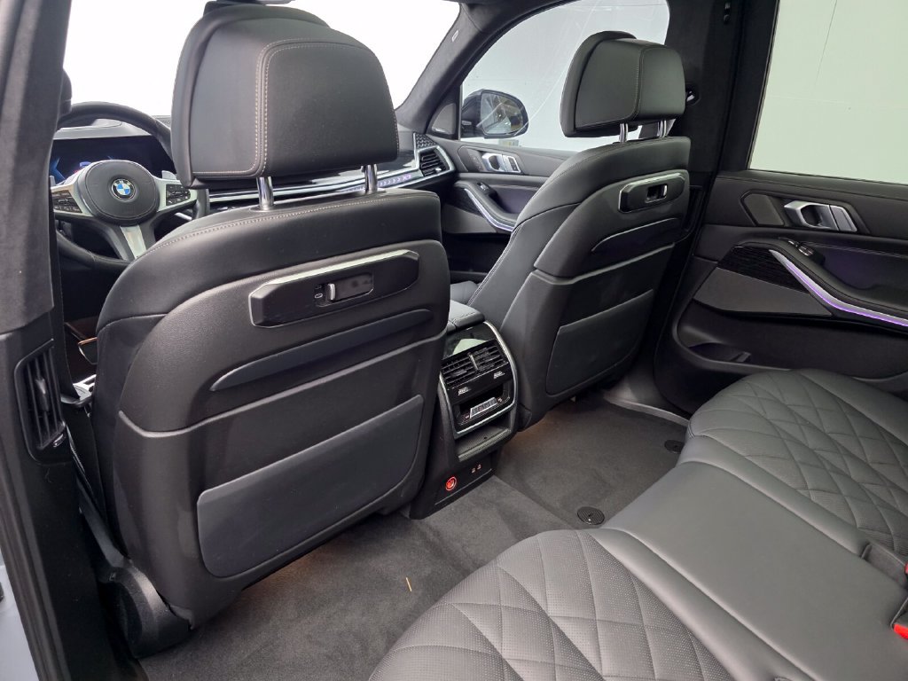 Used 2025 BMW X7 xDrive40i w/ M Sport Package AWD/4WD image 15