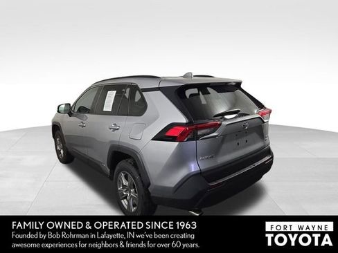 Used 2025 Toyota RAV4 XLE AWD/4WD image 9