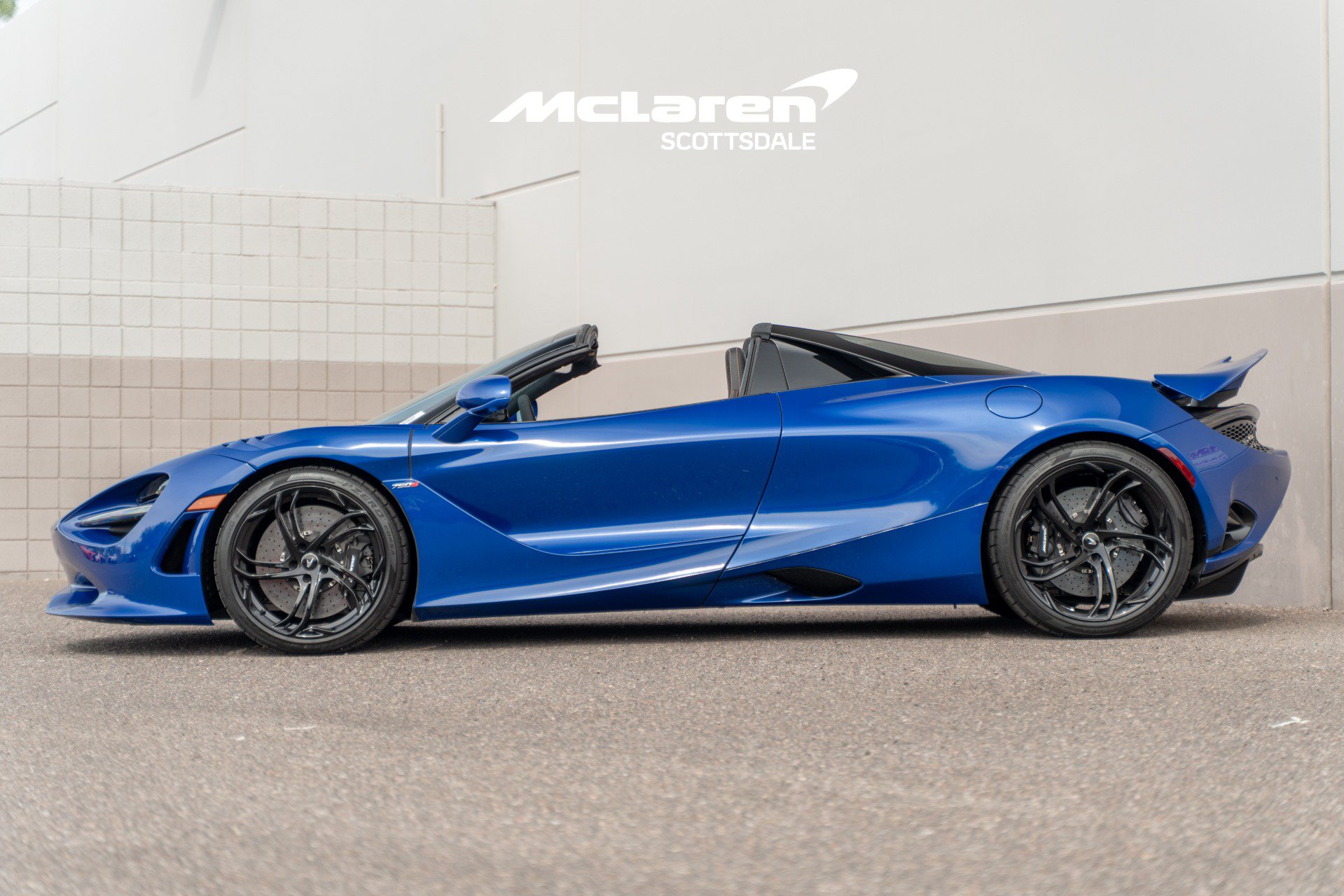 Used 2024 McLaren 750S Spider RWD image 4
