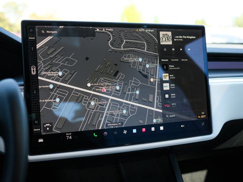 Used 2021 Tesla Model S Plaid image 21