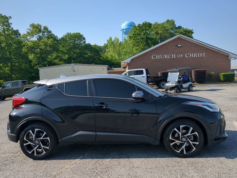 Used 2020 Toyota C-HR XLE image 1