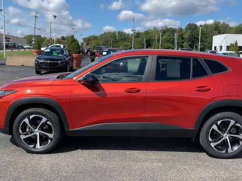 Certified 2024 Chevrolet Trax RS w/ Sunroof Package FWD image 5