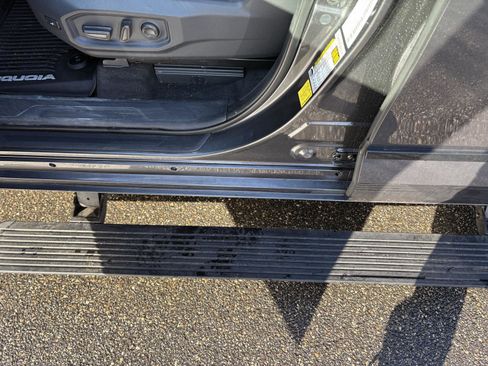 Used 2023 Toyota Sequoia Platinum image 11