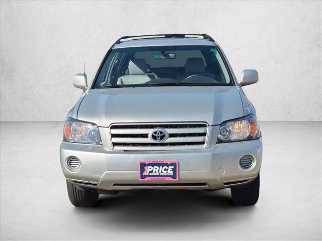 Used 2005 Toyota Highlander 4WD V6 w/ 3rd Row image 2