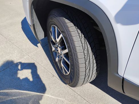 Used 2022 GMC Acadia SLE w/ Driver Convenience Package image 26