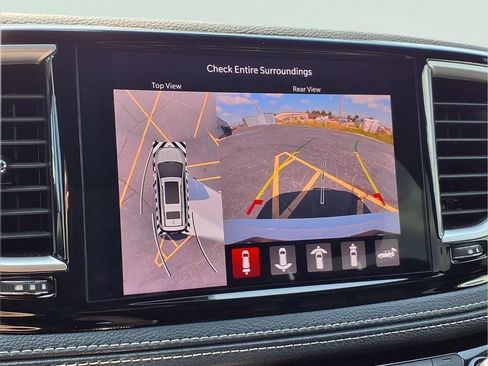 Used 2024 Chrysler Pacifica Limited FWD image 7