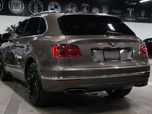 Used 2017 Bentley Bentayga AWD/4WD image 3