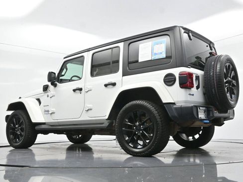 Used 2022 Jeep Wrangler Unlimited Sahara AWD/4WD image 50