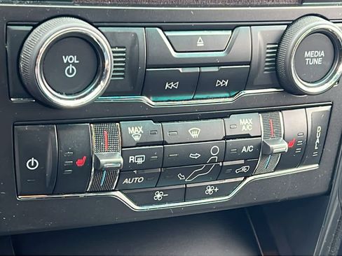 Used 2017 Ford Explorer XLT w/ Equipment Group 202A AWD/4WD image 14