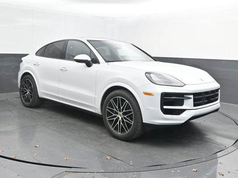 New 2025 Porsche Cayenne Coupe image 9