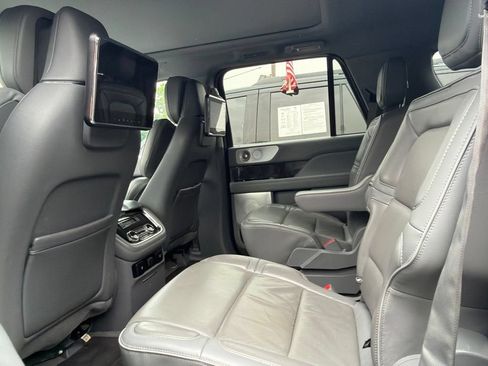 Used 2019 Lincoln Navigator L Reserve w/ Cargo Package AWD/4WD image 9