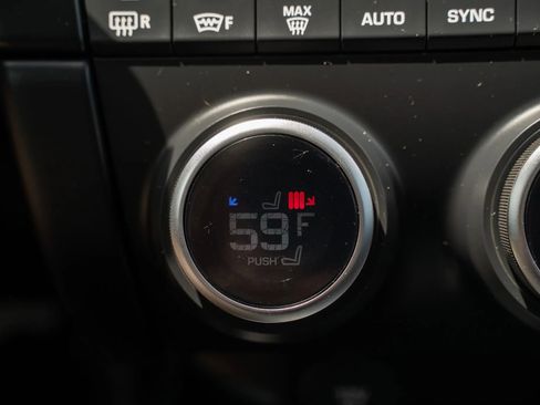 Used 2020 Jaguar E-PACE SE image 31