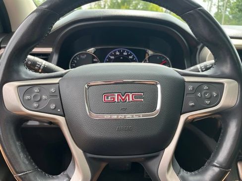 Used 2022 GMC Acadia Denali w/ Denali Ultimate Package AWD/4WD image 10