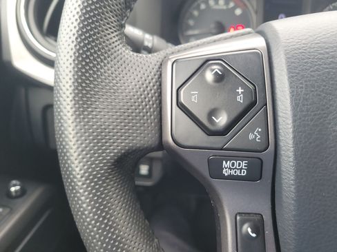 Used 2018 Toyota Tacoma TRD Off-Road w/ Technology Package AWD/4WD image 25