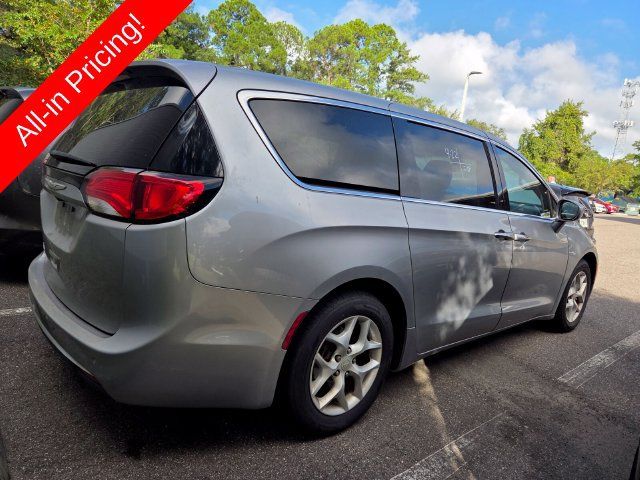 Used 2018 Chrysler Pacifica Touring Plus w/ Tire & Wheel Group FWD image 4
