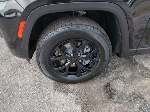 New 2026 Jeep Grand Cherokee Altitude image 10