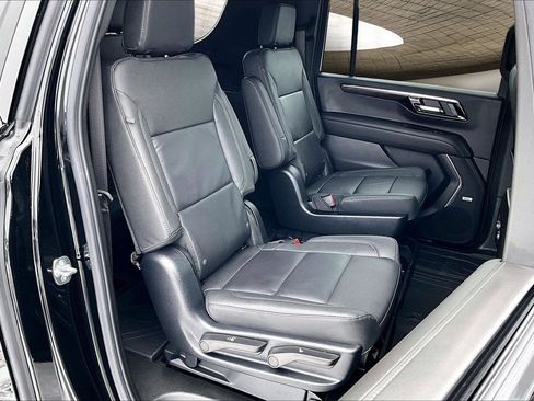 New 2026 Chevrolet Suburban Z71 w/ Comfort Package image 9