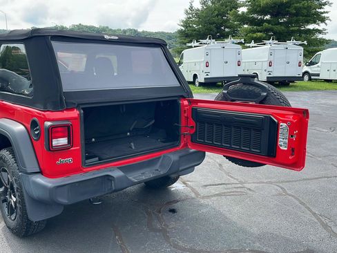 Used 2019 Jeep Wrangler Sport AWD/4WD image 28