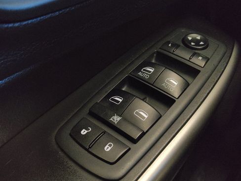 Used 2020 Jeep Cherokee Limited AWD/4WD image 27