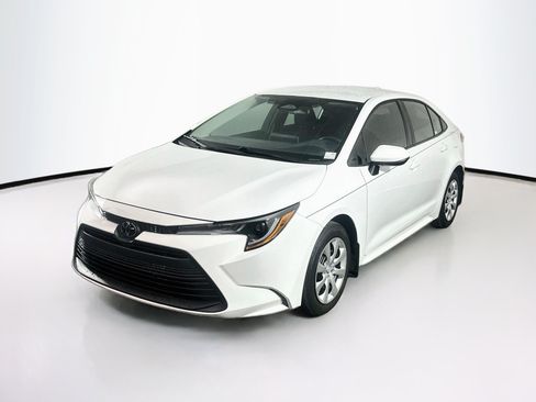 Used 2025 Toyota Corolla LE FWD image 3