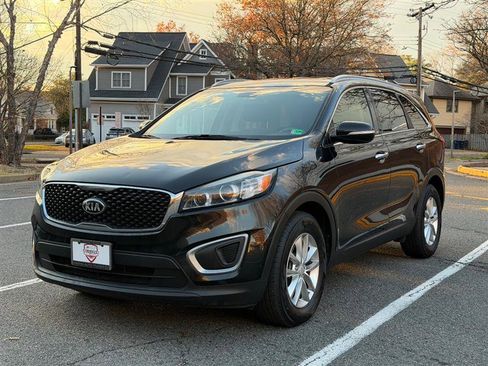 Used 2016 Kia Sorento LX image 3