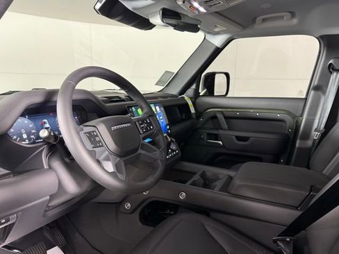 New 2026 Land Rover Defender 110 X-Dynamic SE AWD/4WD image 16