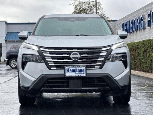 Used 2024 Nissan Rogue SV image 9