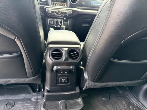 Used 2021 Jeep Wrangler Unlimited Sahara AWD/4WD image 22