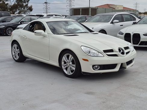 Used 2010 Mercedes-Benz SLK 300 image 3