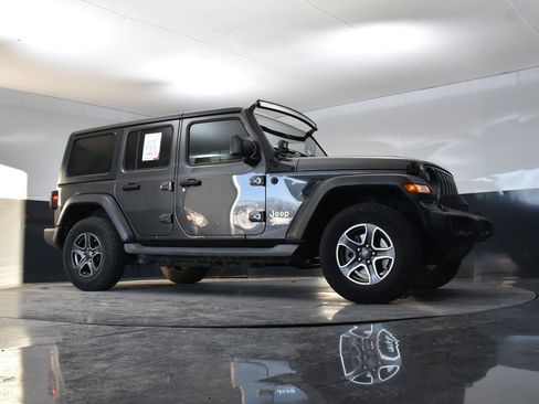 Used 2018 Jeep Wrangler Unlimited Sport S image 32