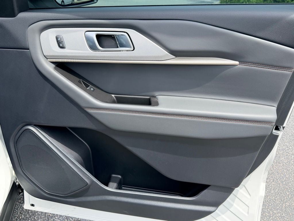 New 2026 Ford Explorer Active w/ Active Comfort Package RWD image 9