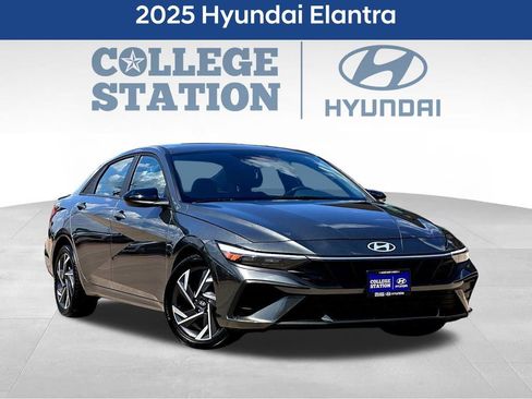 Used 2025 Hyundai Elantra Sport image 1
