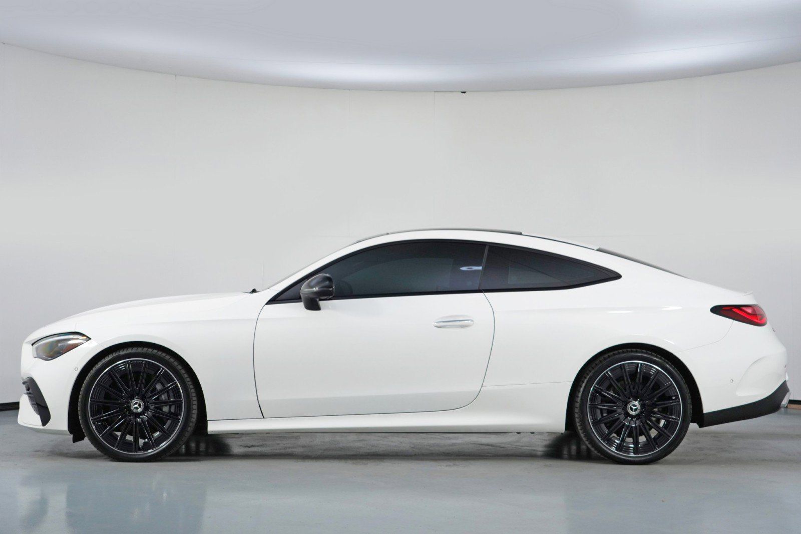 Used 2024 Mercedes-Benz CLE 450 4MATIC Coupe w/ Driver Assistance Package image 9
