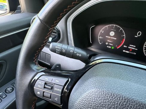Used 2025 Honda Pilot Sport image 19