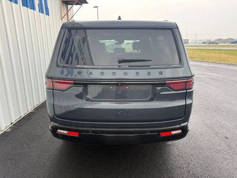 Used 2024 Jeep Wagoneer L Series II AWD/4WD image 6