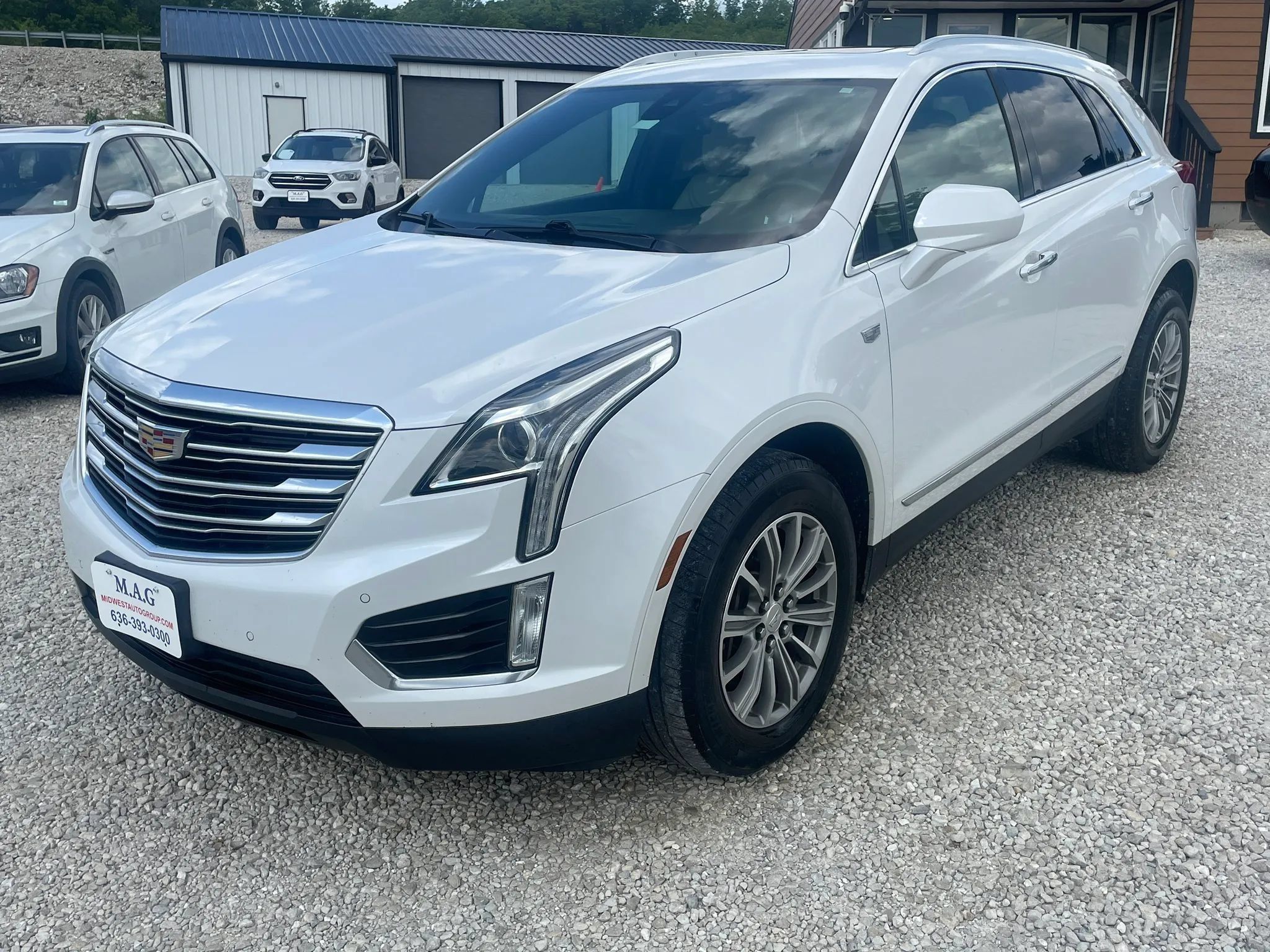 Used 2017 Cadillac XT5 Luxury w/ Driver Awareness Package FWD image 2