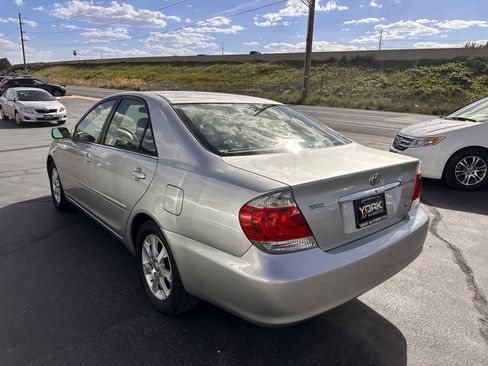 Used 2005 Toyota Camry XLE image 4