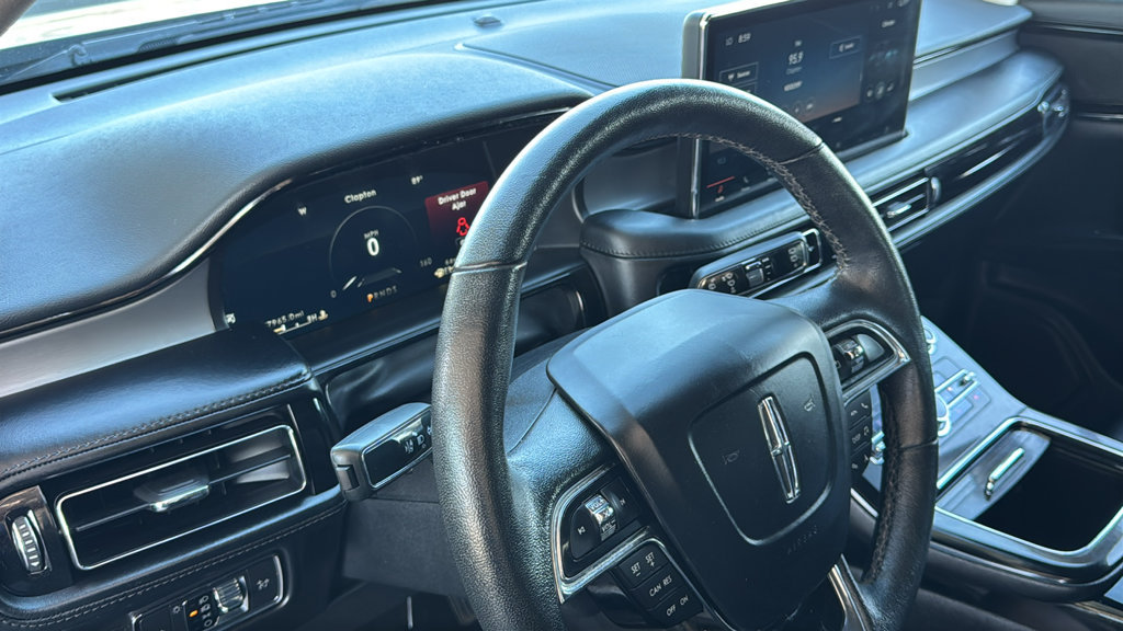 Used 2022 Lincoln Nautilus FWD w/ Premium Package image 22