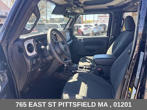 Used 2024 Jeep Wrangler Unlimited AWD/4WD image 11