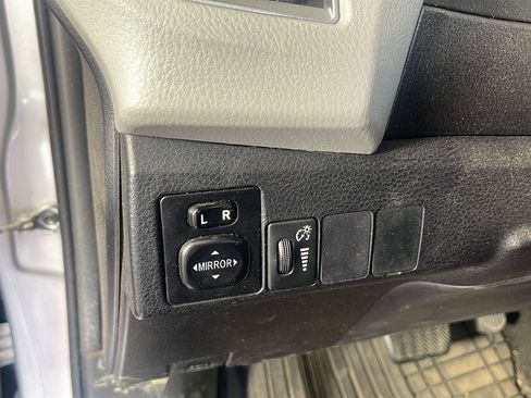 Used 2016 Toyota Corolla LE FWD image 9